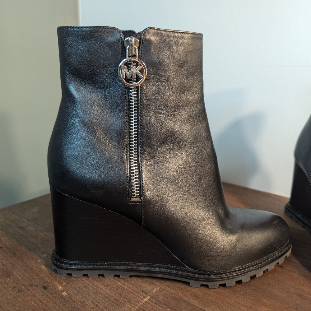 Michael Michael Kors “Evelyn” Wedge Ankle Boots Black Leather 8.5